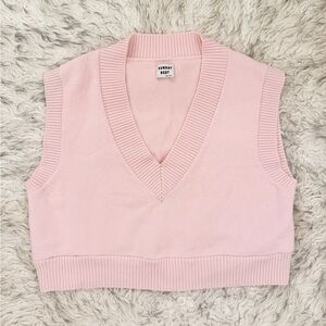Sunday Best ‘Winston’ Cropped Sweater Vest - Shy Pink